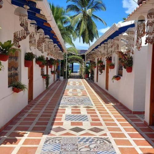 Hotel Playa Tiburon Coveñitas エクステリア 写真